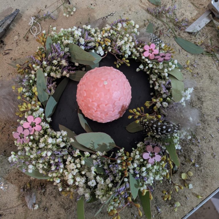 Gestaltungsbeispiel Osterkranz mit Kerze